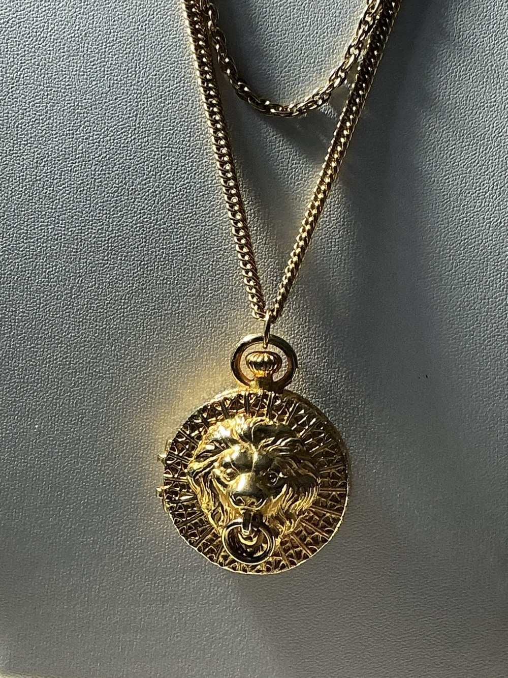 VTG GT Lion Head Locket Pendant Necklace Dbl Chain Medallion Hinged Statement